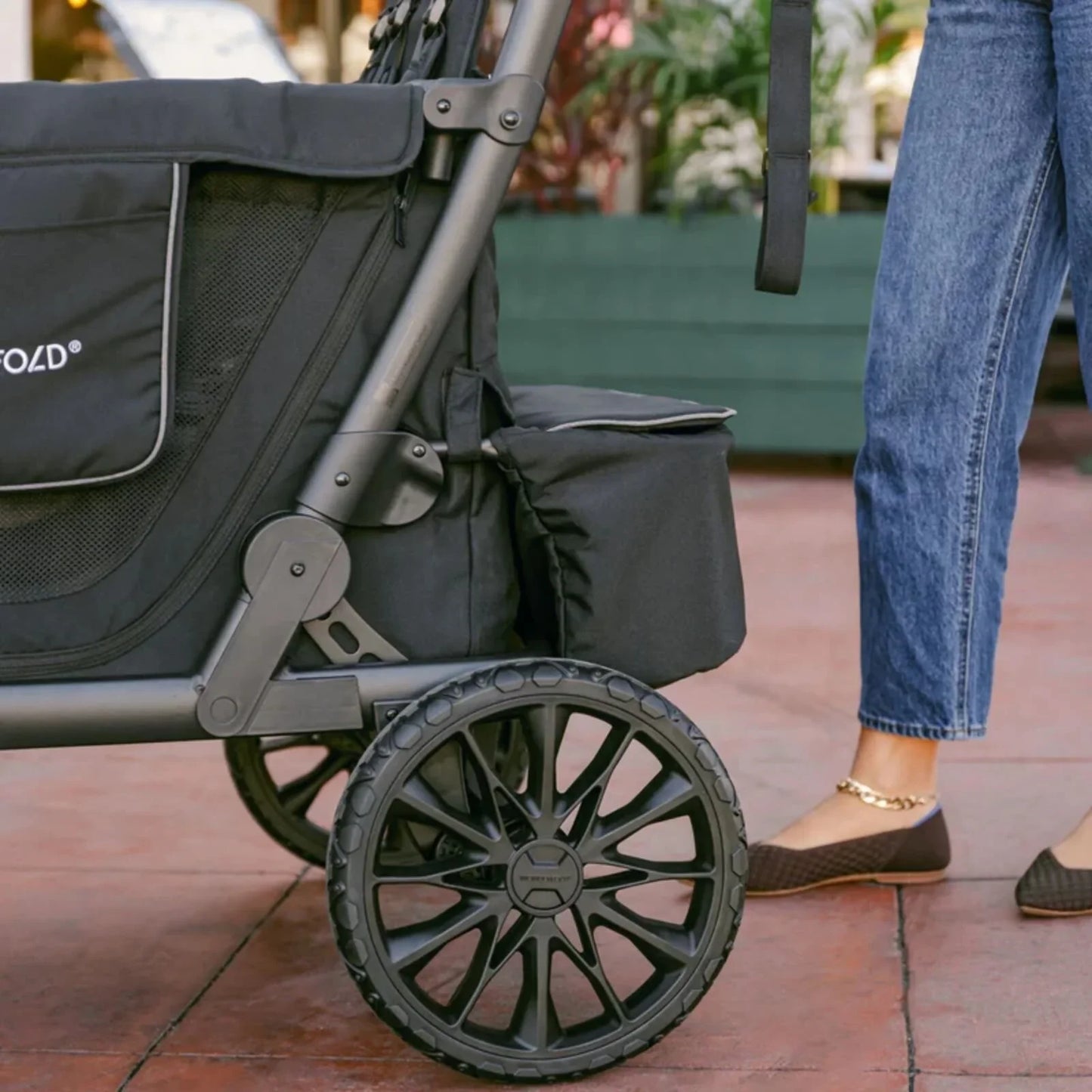 Wonderfold L4 Quad Stroller Wagon - Black