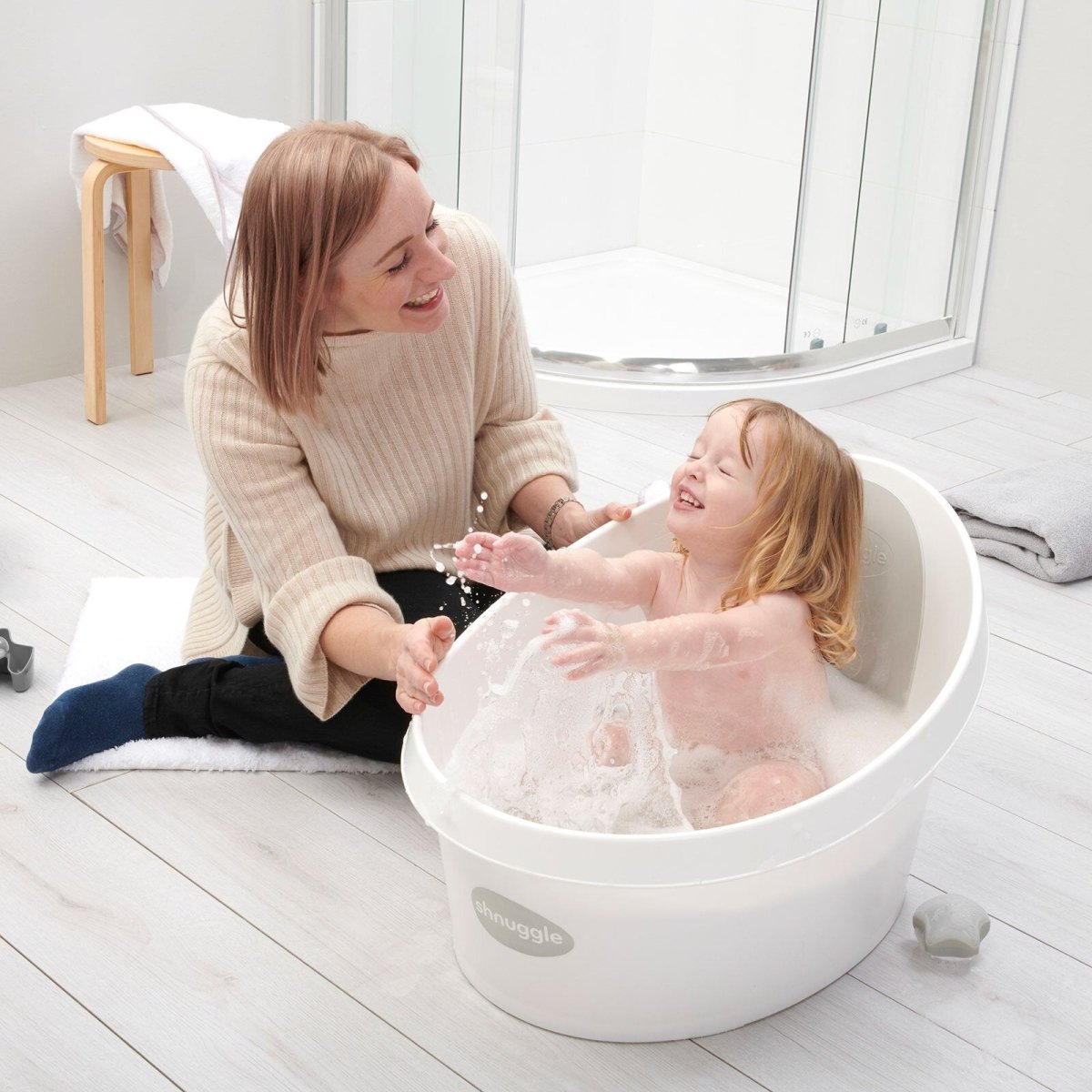 Shnuggle Toddler Bath Tub - White With Light Grey Backrest