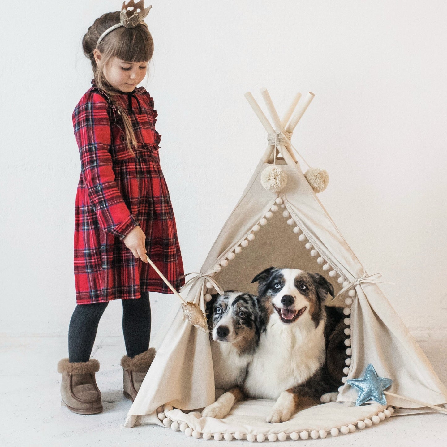 MINICAMP Large Dog Teepee Tent in Ecru with Pompoms – Size L