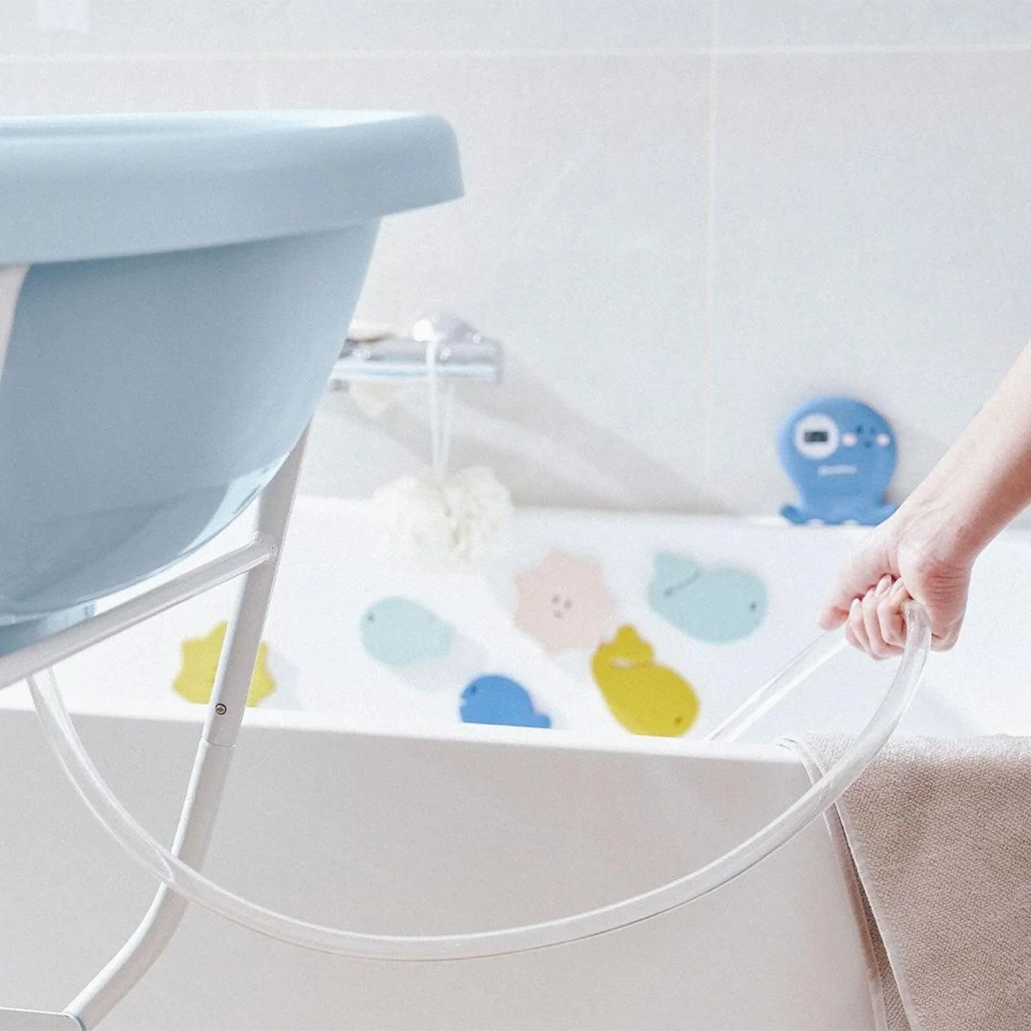 Badabulle Whale Bath Tub Stand & Drain Pipe