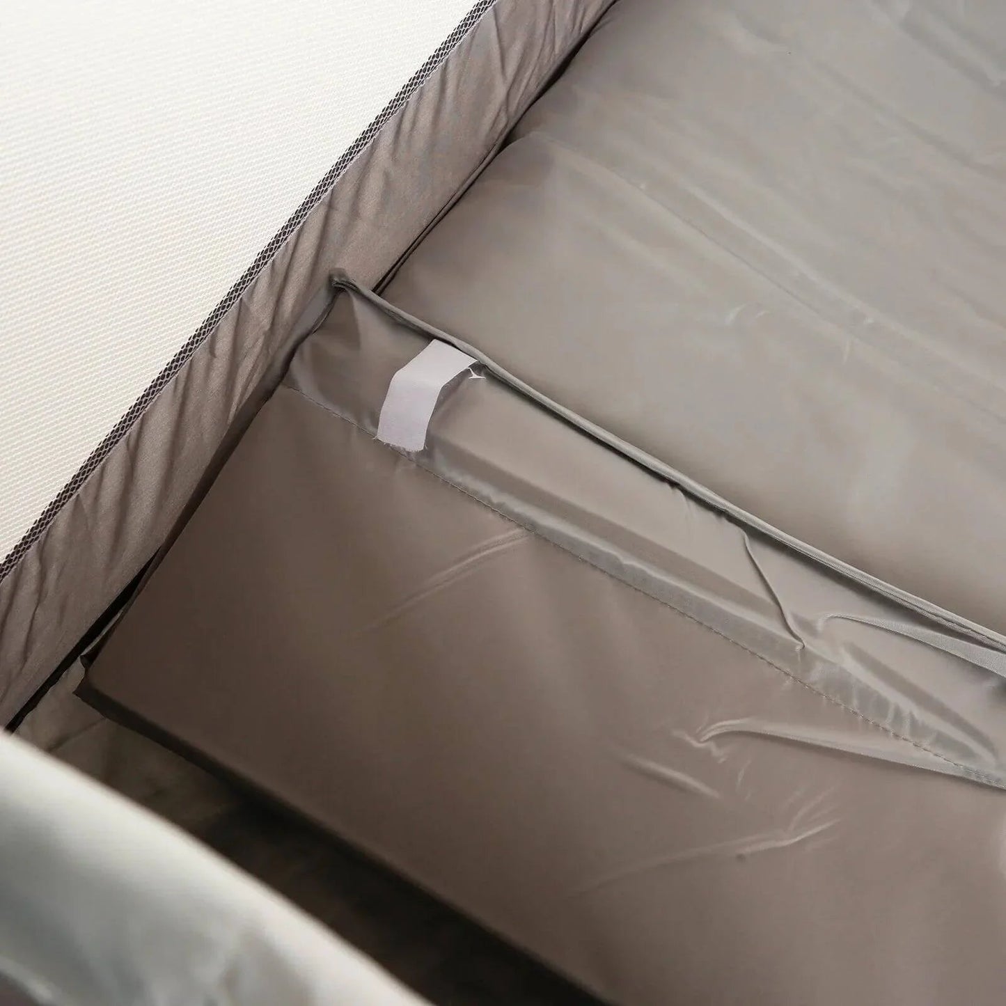 baby plus Eco Travel Cot - Grey - mezetto