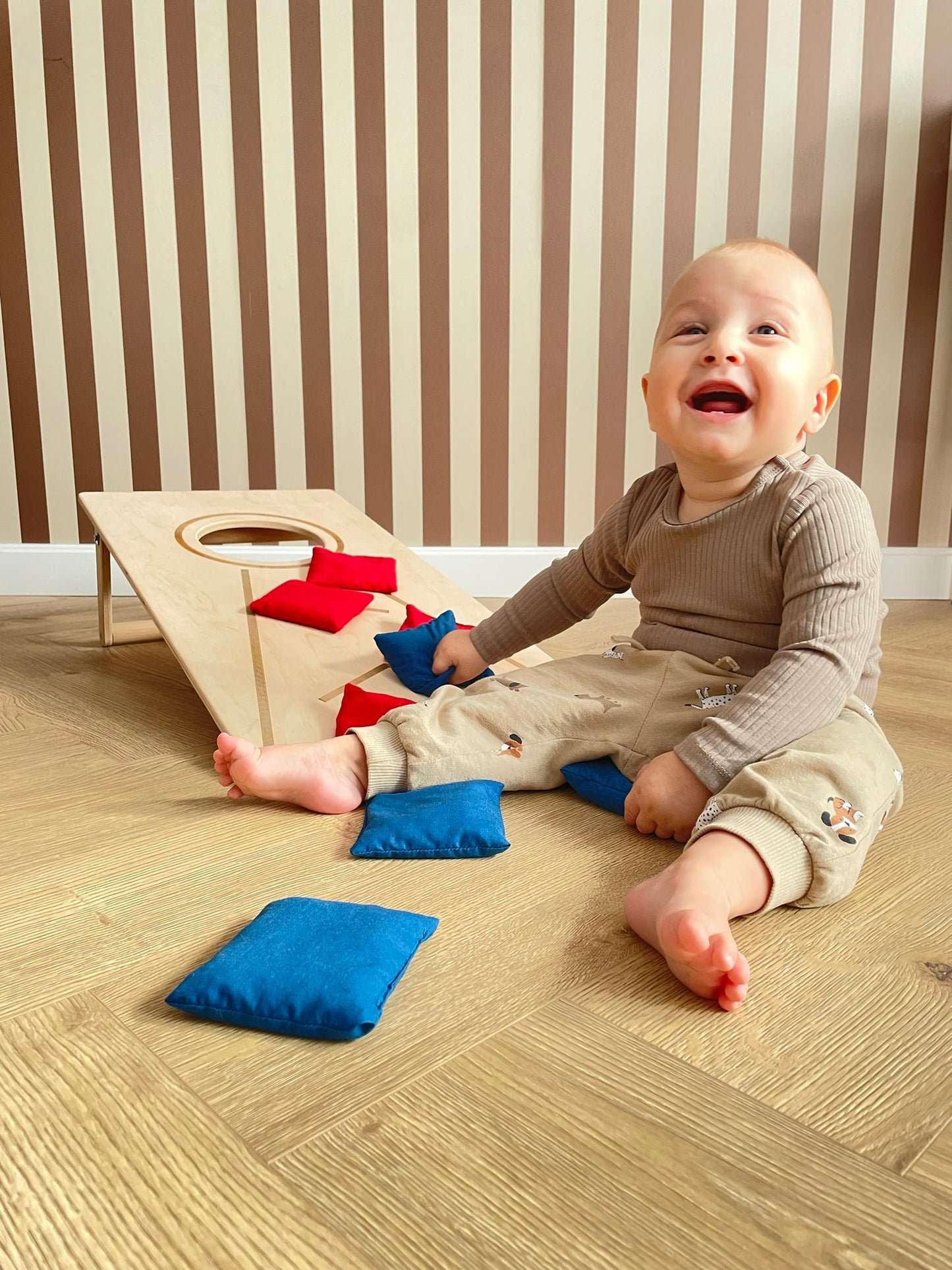 MAMOI® Cornhole Party Games Outdoor Indoor, Beach Game | Throwing Game for Children and Adults Including Sack Hole Bags.-4