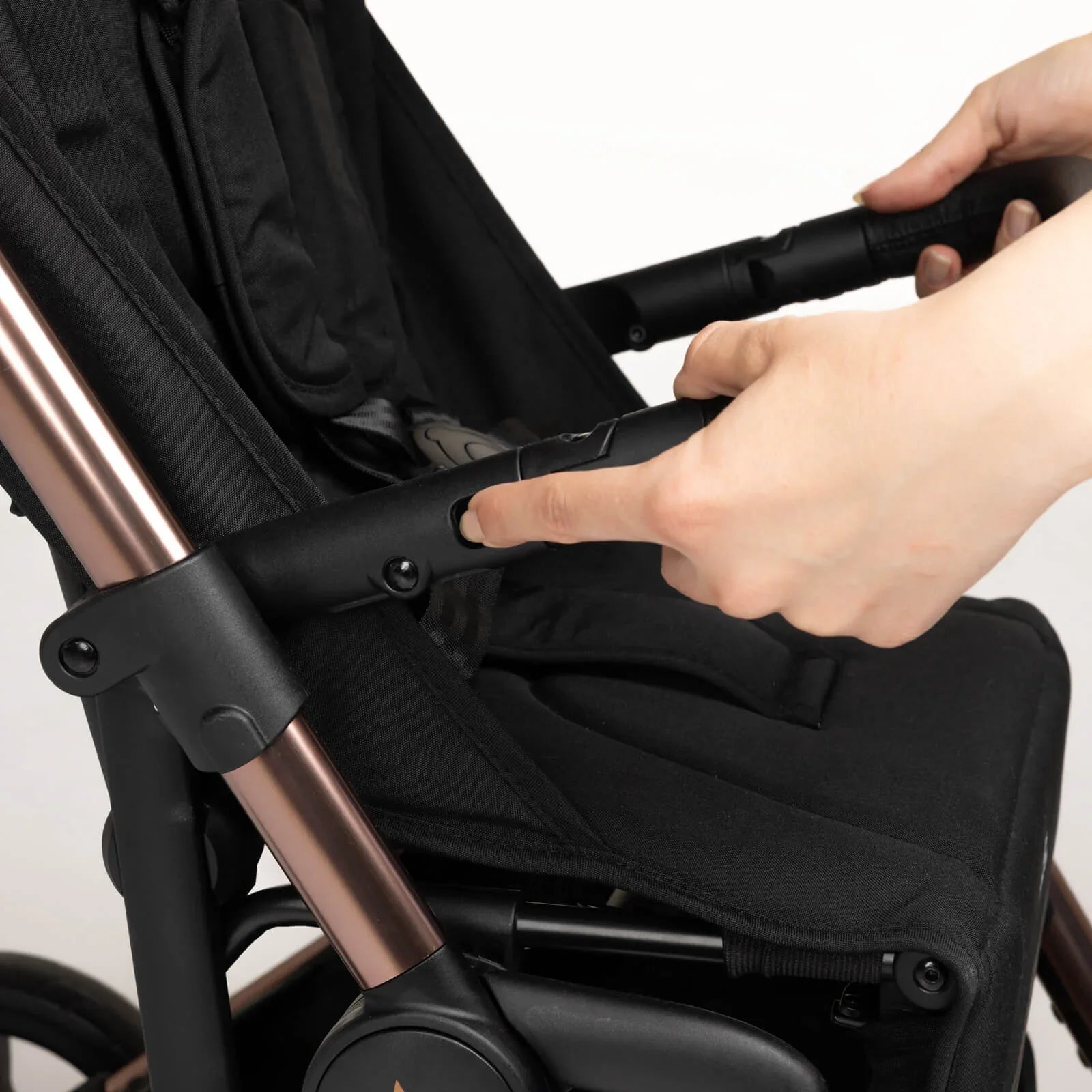 Luxus Hamilton R Pushchair - Black - mezetto