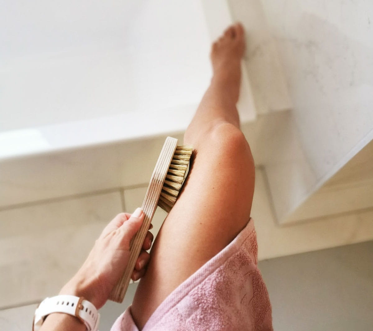 Massage-Körperbürste mit Griff - hart