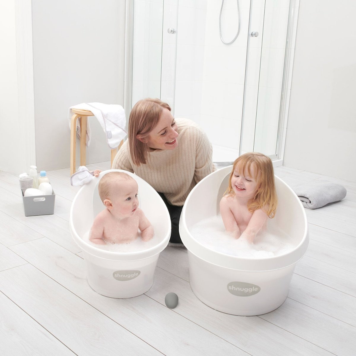 Shnuggle Toddler Bath Tub - White With Light Grey Backrest
