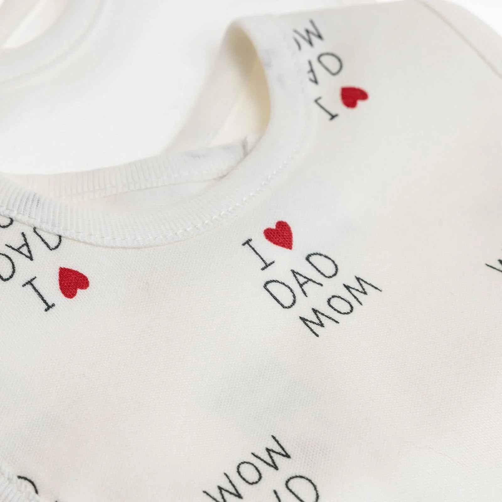 baby me I Love Mom Dad Baby Bib Pack of 2