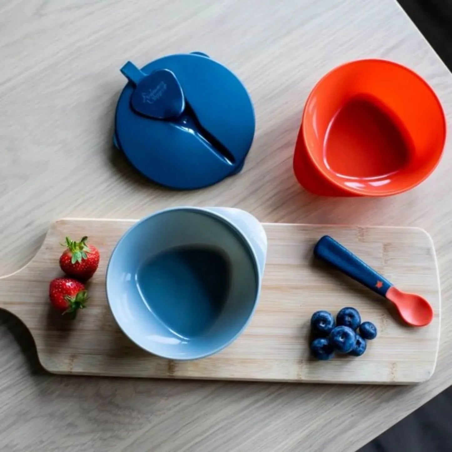 Tommee Tippee 2 Feeding Bowls with Spoon and Lid