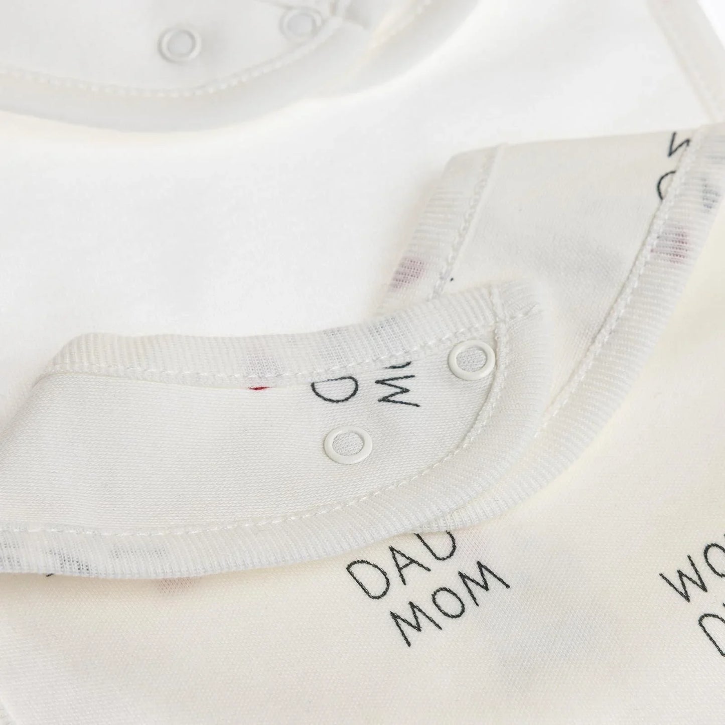 baby me I Love Mom Dad Baby Bib Pack of 2