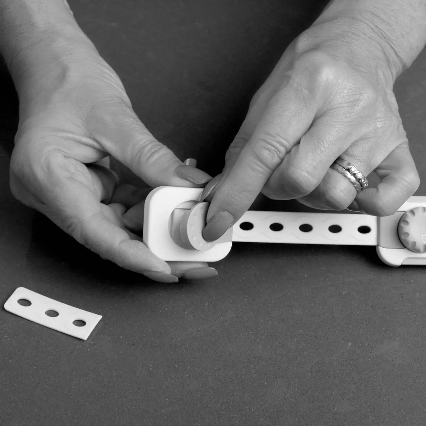 Dreambaby Twist N Lock Multi-Purpose Safety Latch Polybag Pack of 6 - White