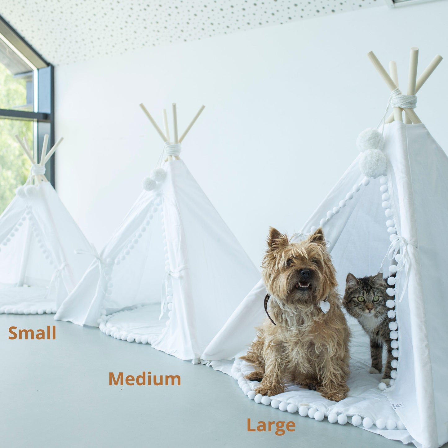 MINICAMP Cat Teepee & Dog Tent in White with Pompoms – Size S, M, L