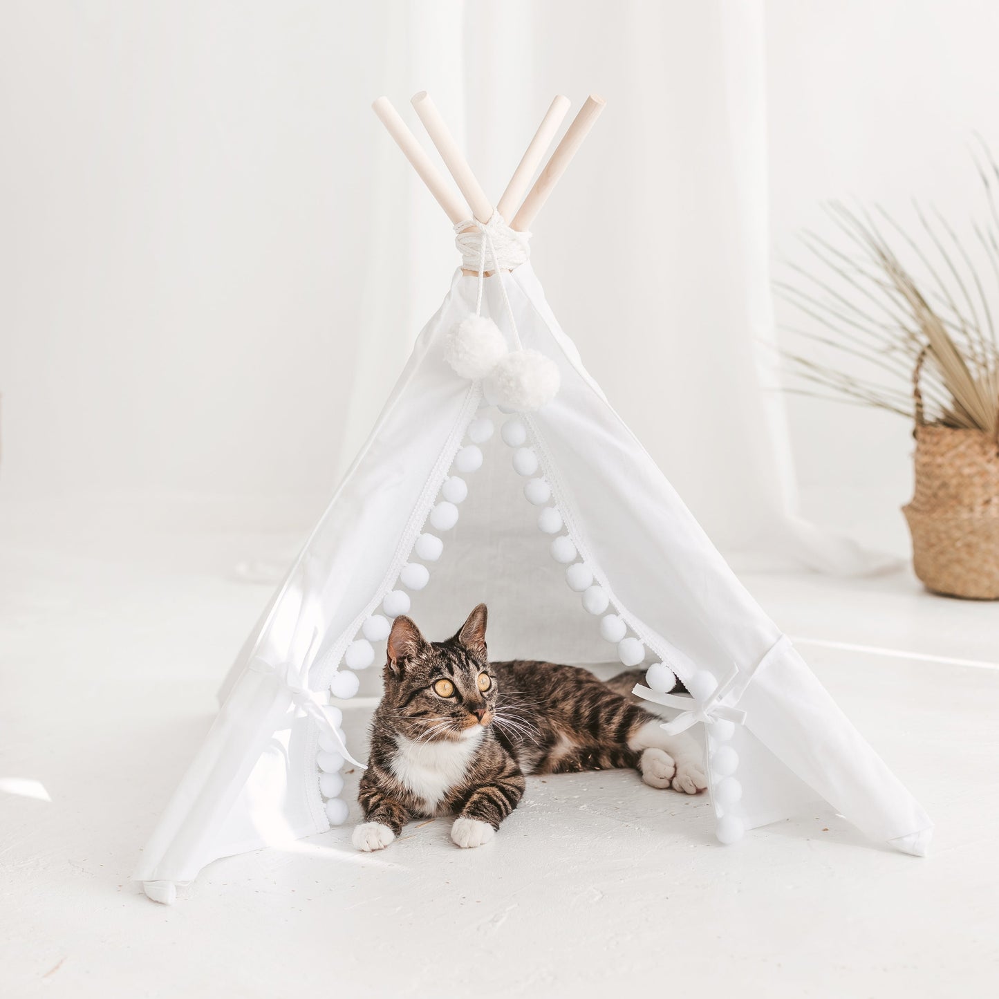 MINICAMP Cat Teepee & Dog Tent in White with Pompoms – Size S, M, L