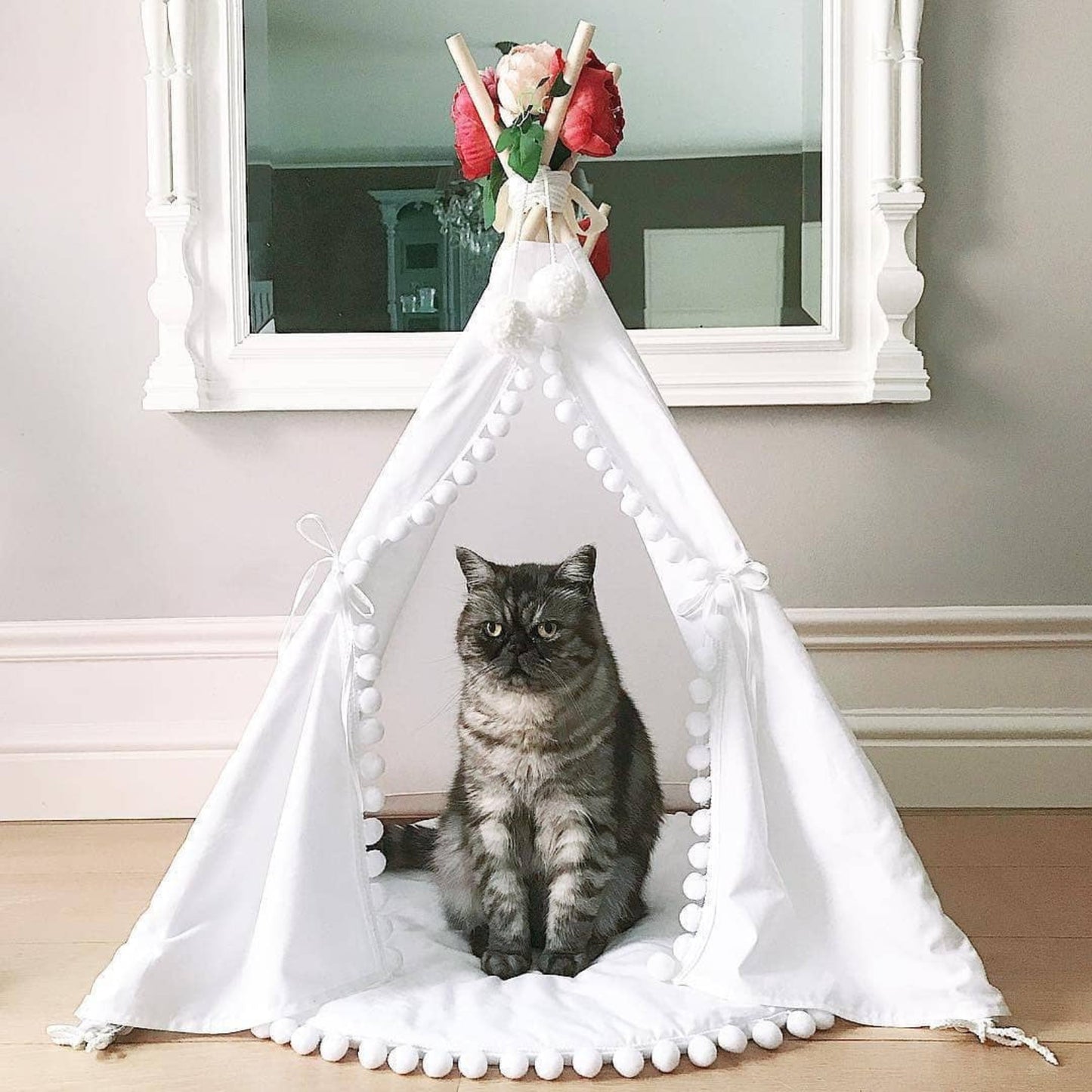 MINICAMP Cat Teepee & Dog Tent in White with Pompoms – Size S, M, L