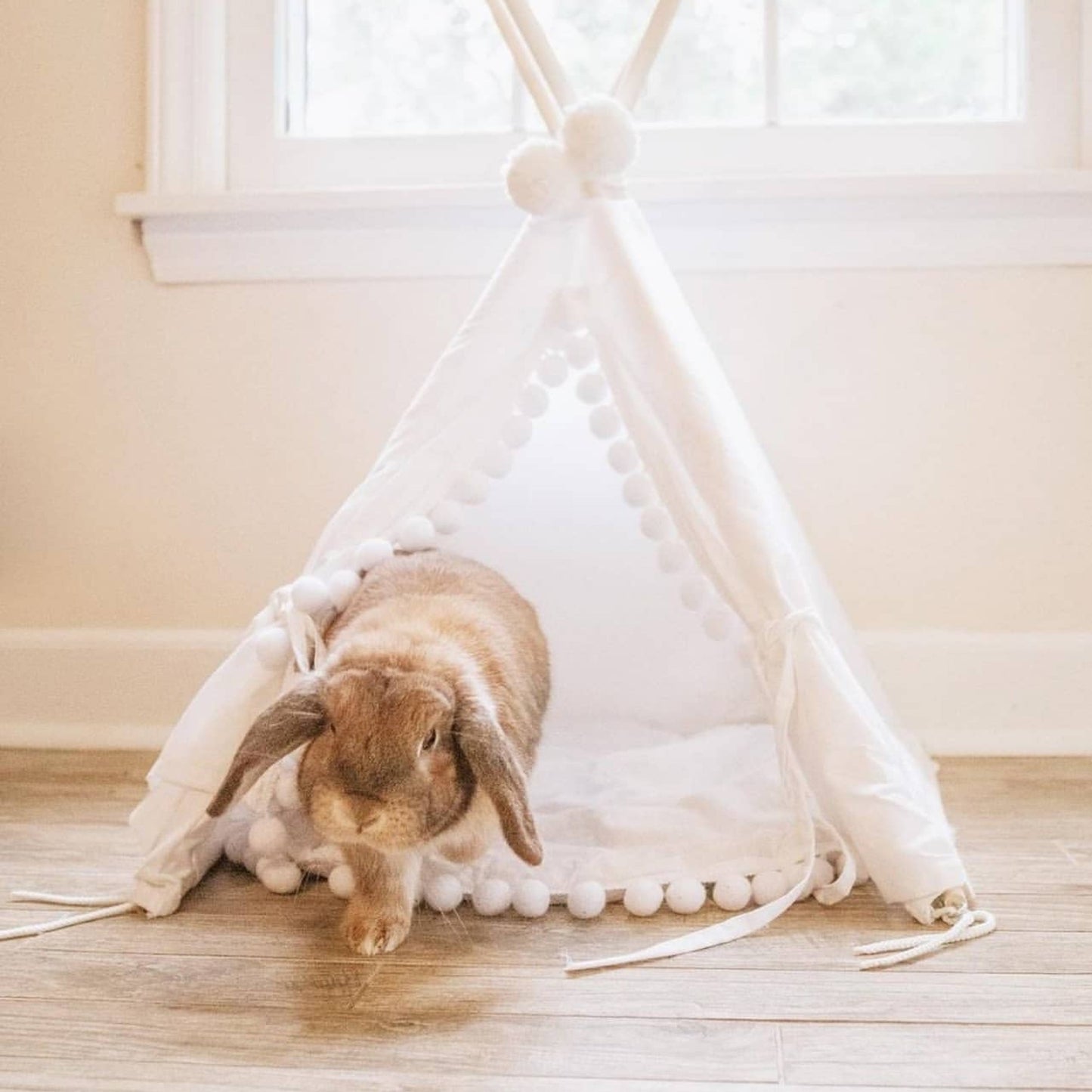 MINICAMP Rabbit Teepee, Bunny Bed in White with Pompoms – Size XS