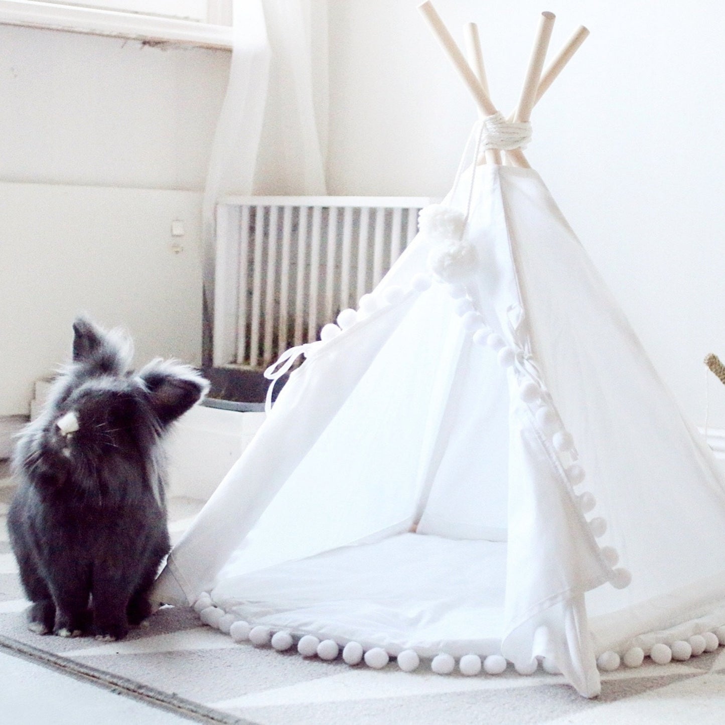 MINICAMP Rabbit Teepee, Bunny Bed in White with Pompoms – Size XS