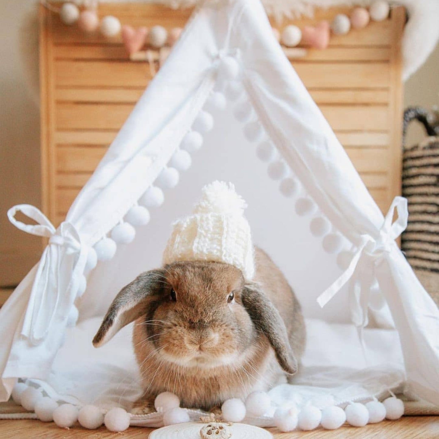MINICAMP Rabbit Teepee, Bunny Bed in White with Pompoms – Size XS