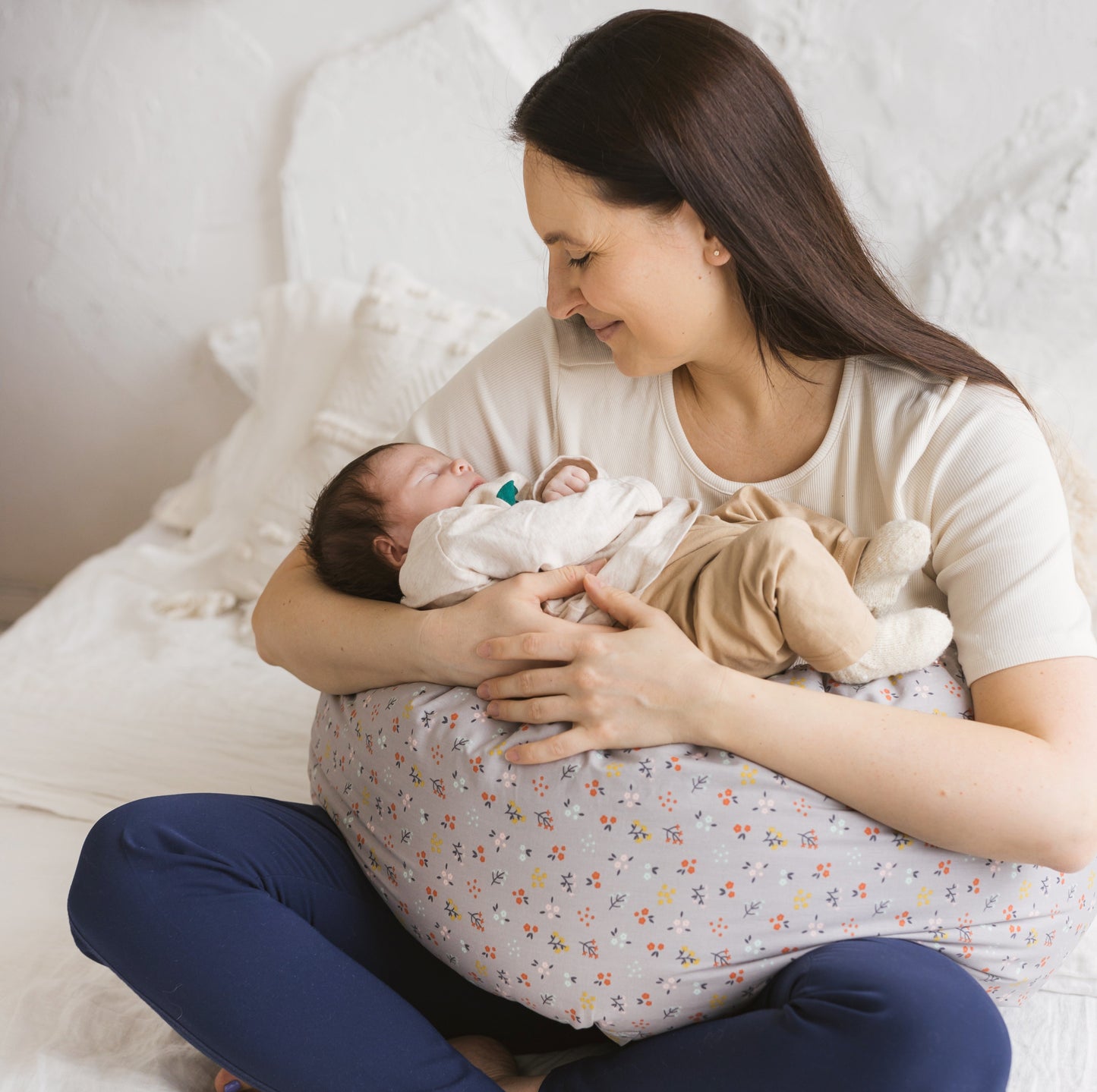 MINICAMP C-förmiges Still- und Schwangerschaftskissen mit grauem Bio-Bezug | Kapok- oder PES-Füllung