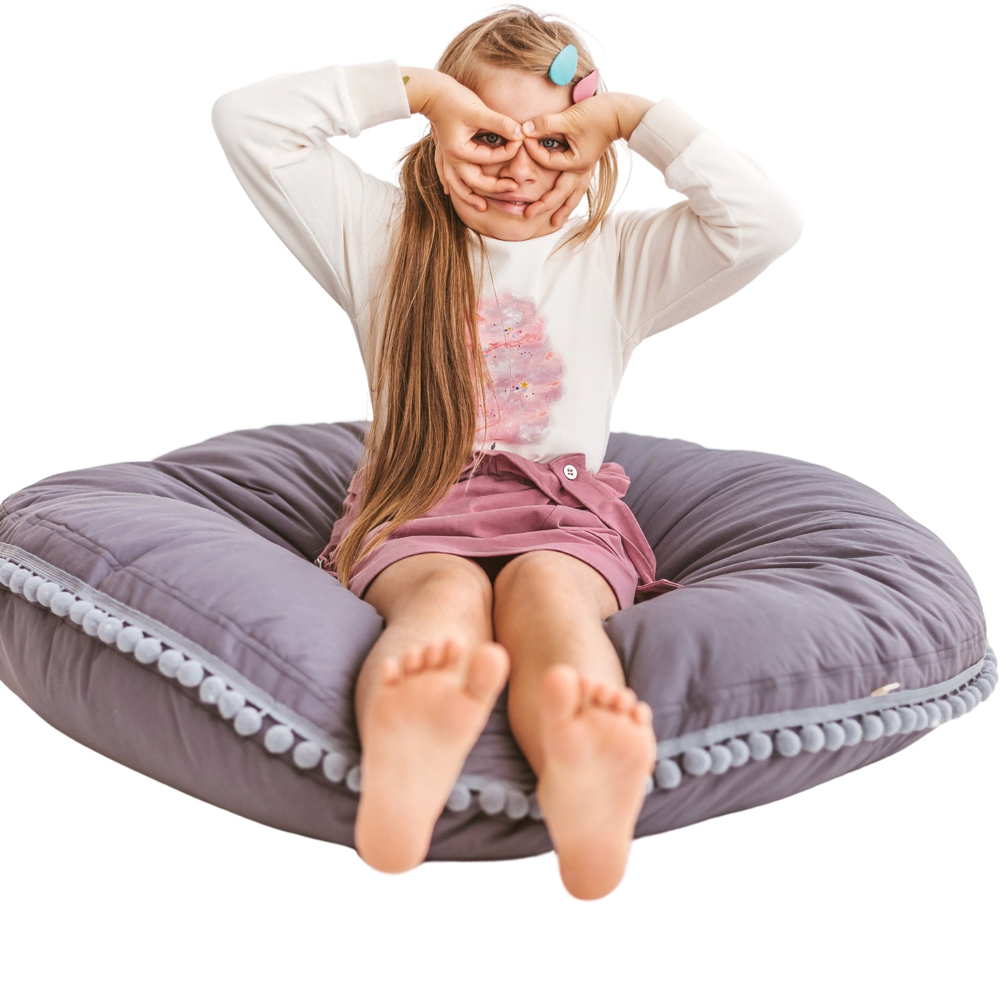 MINICAMP Großes Bodenkissen mit Pompons in Grau