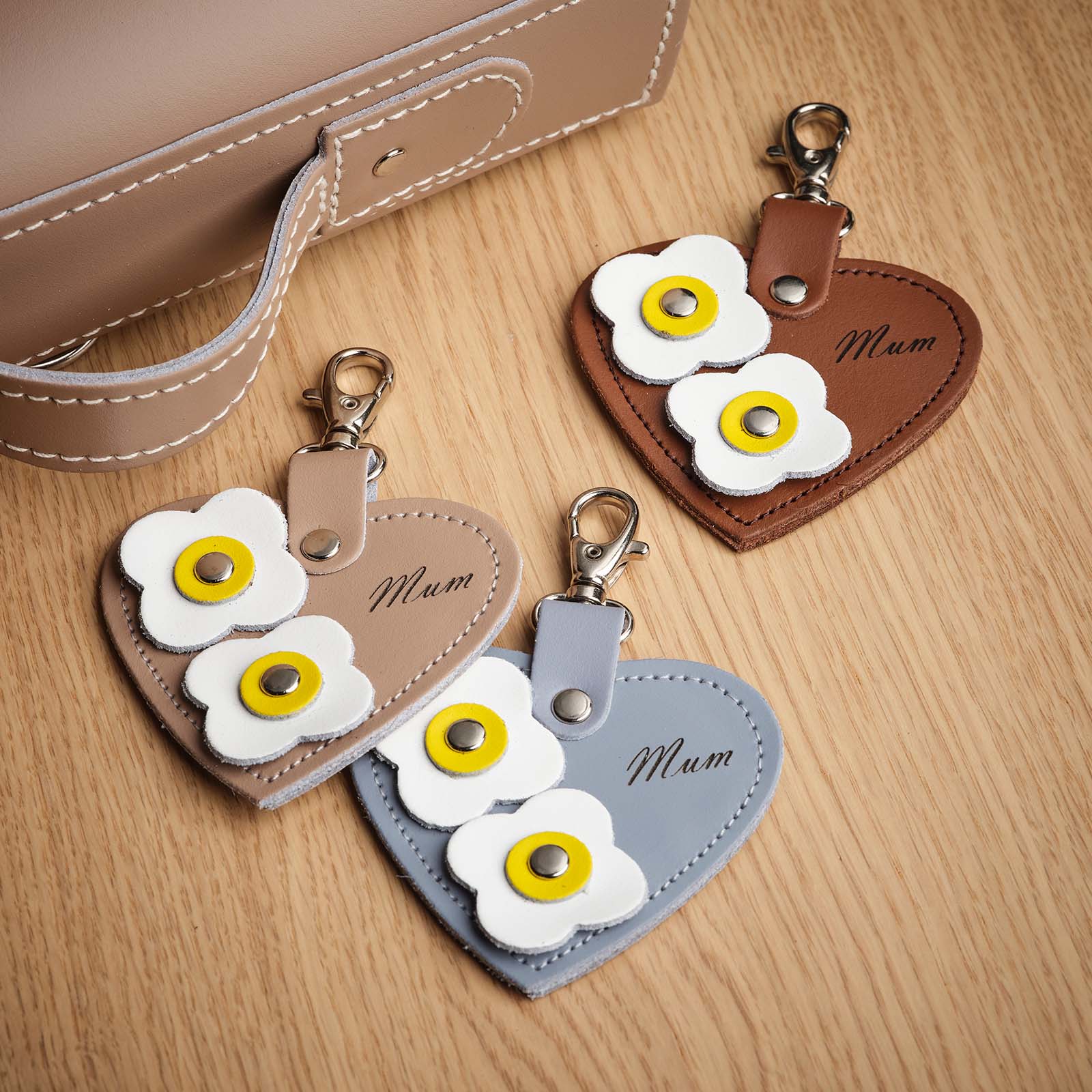 Love heart bag charm - with 'Mum' engraving and flower appliques - Chestnut-1