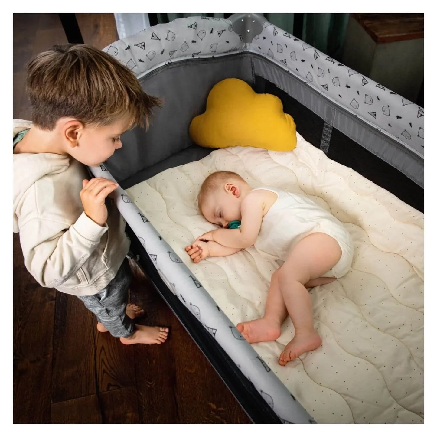 Outlet - Hauck Sleep N Play Center Bassinet Travel Cot & Playpen - Stars
