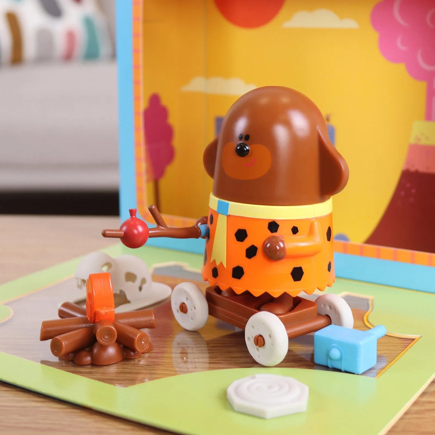 Hey Duggee Secret Surprise Take and Play Set Dinosaurs with Duggee
