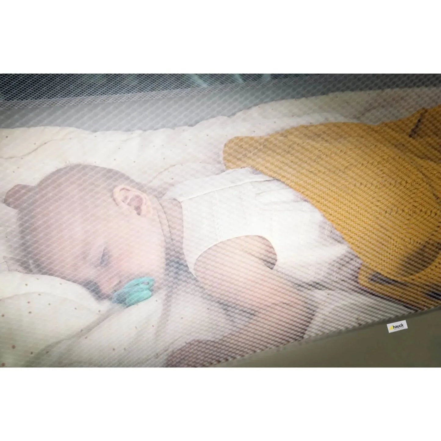 Hauck Dream N Play Travel Cot - Beige