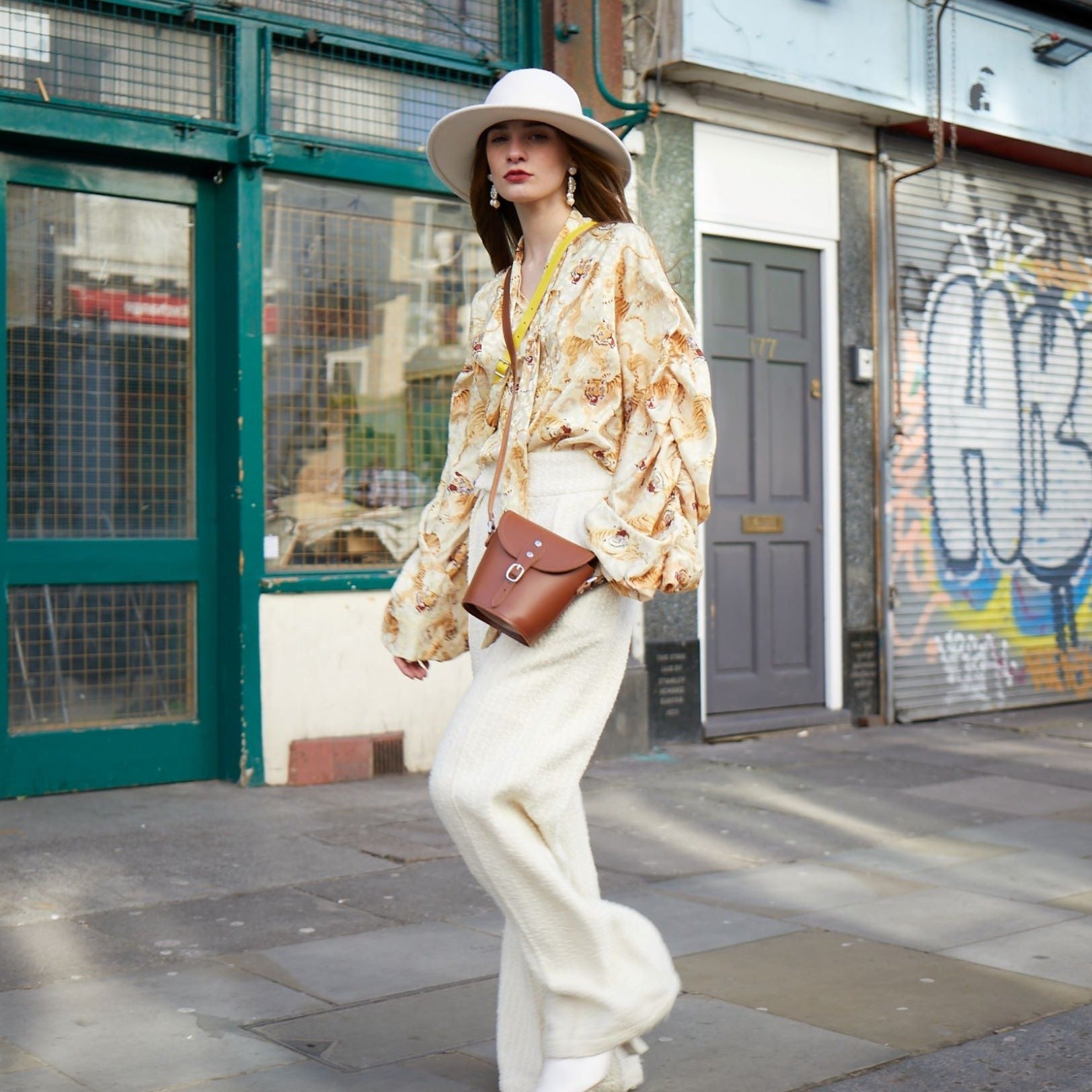Handmade Leather Barrel Bag - Pastel Cream-1