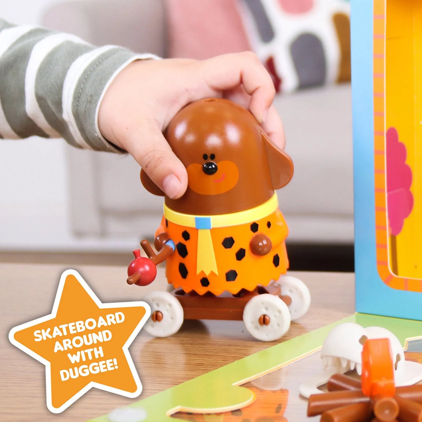 Hey Duggee Secret Surprise Take and Play Set Dinosaurs with Duggee