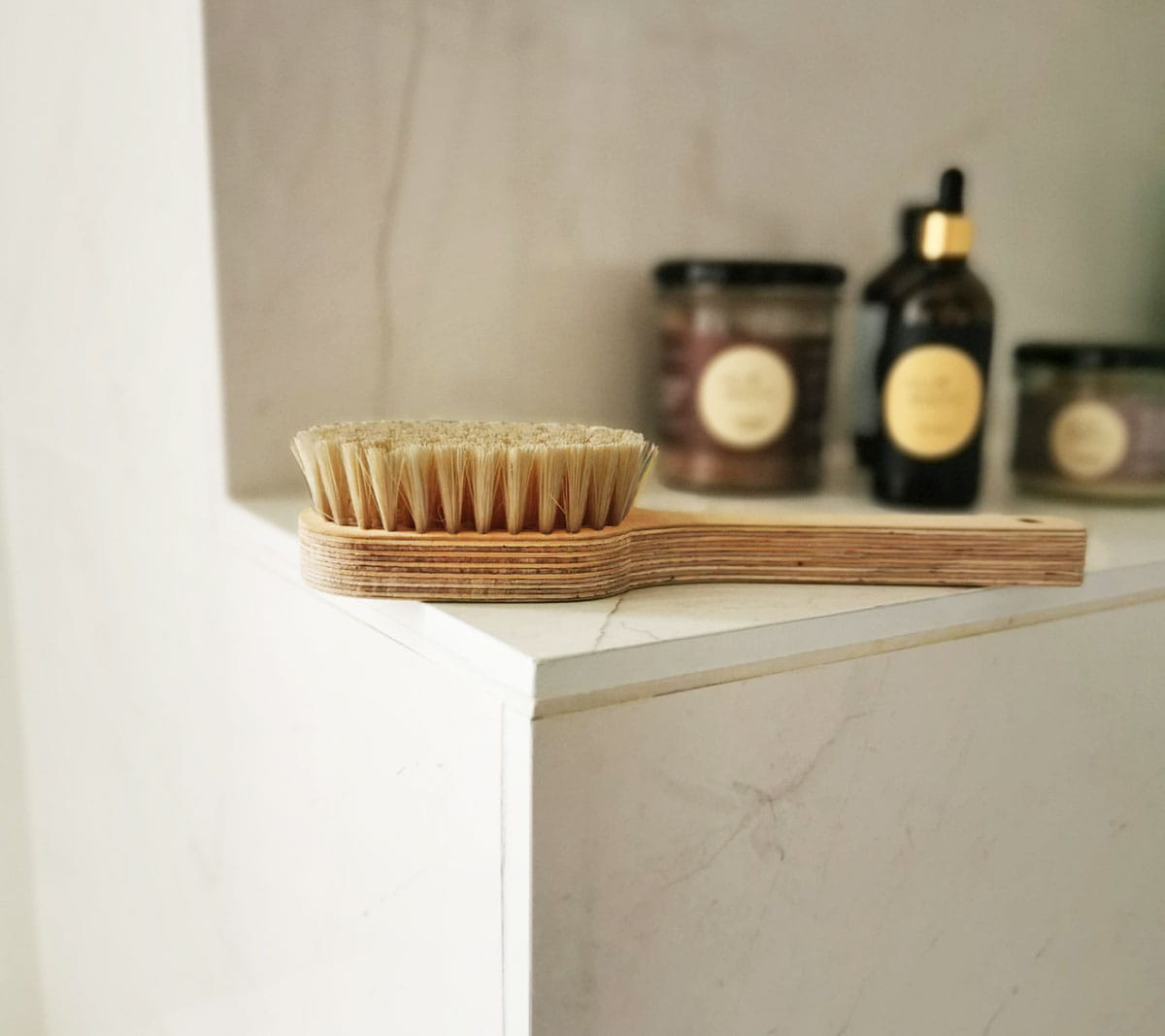 Massage-Körperbürste mit Griff - hart