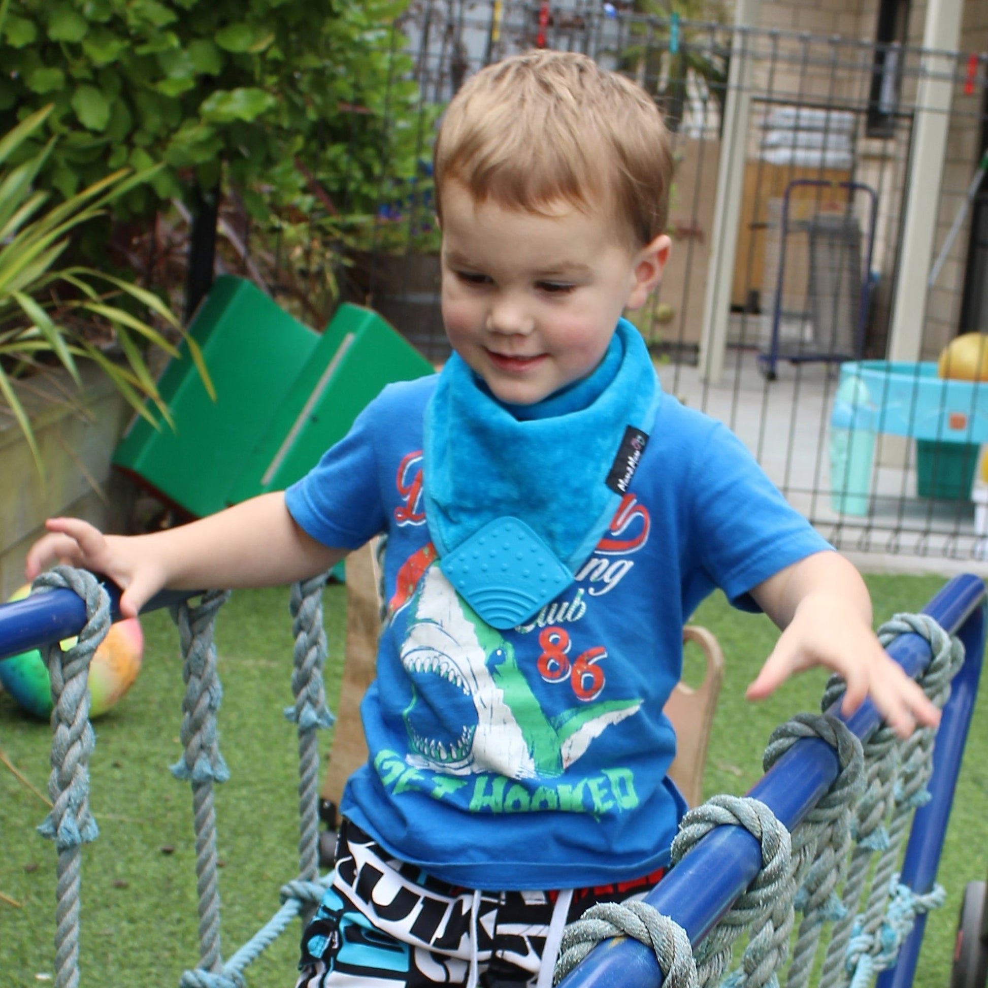 Mum 2 Mum Teething Bandana Wonder Bib - Six Colours - mezetto Baby&More Baby&More